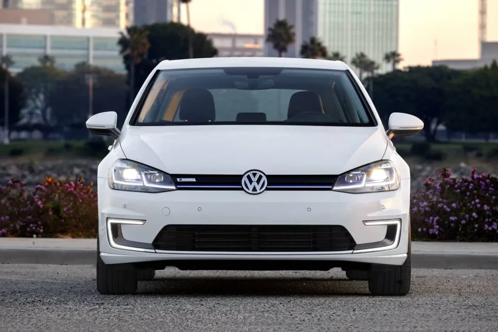 2017_volkswagen_e-golf_5