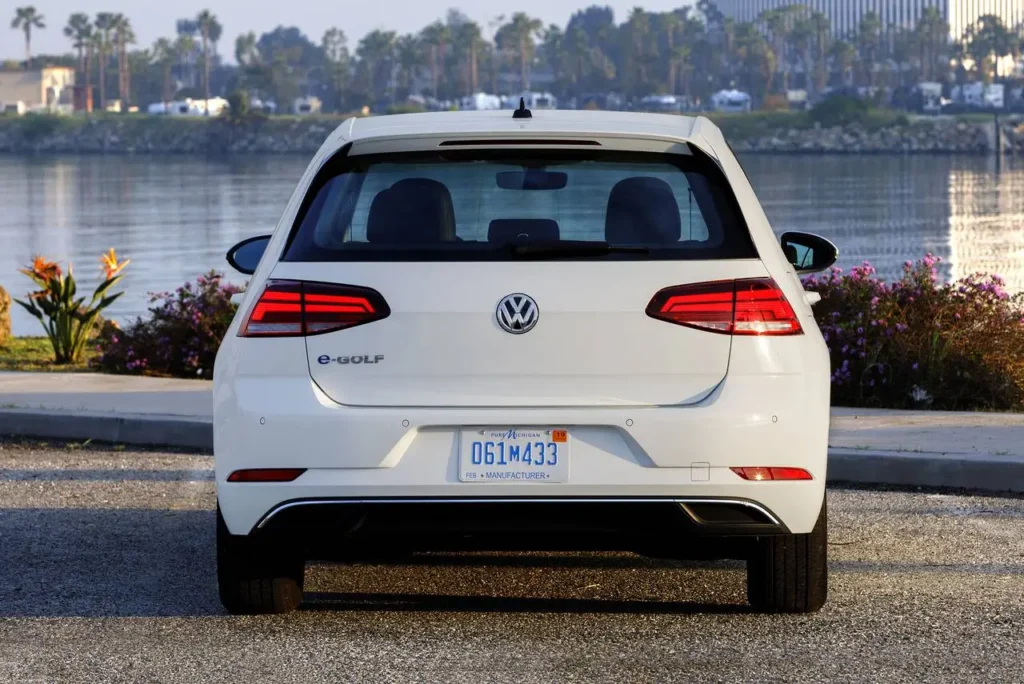 2017_volkswagen_e-golf_6