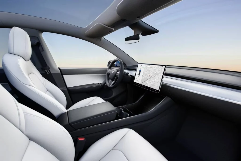 2024_tesla_model-y_10