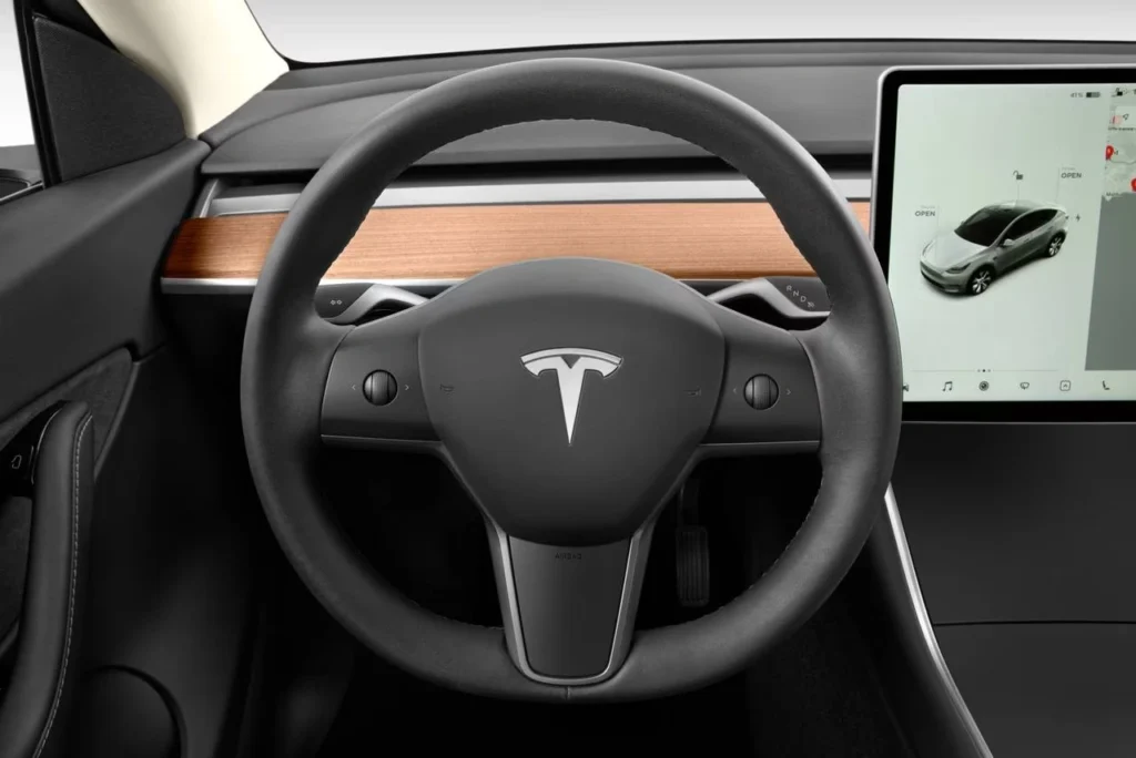 2024_tesla_model-y_12