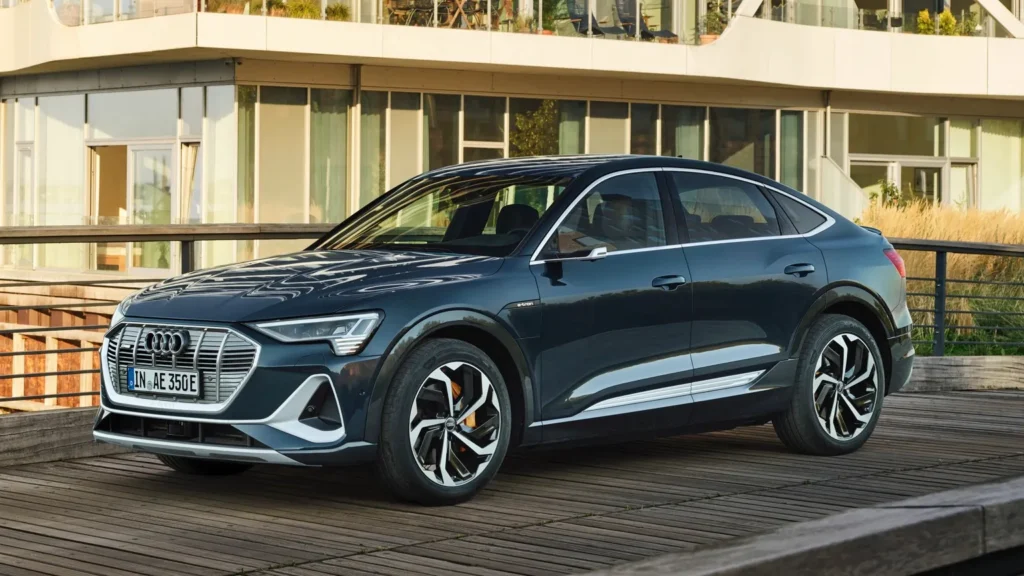 Audi-e-tron-55-quattro-model-4