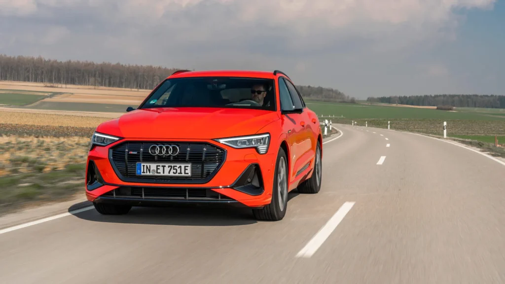 Audi-e-tron-55-quattro-model-5