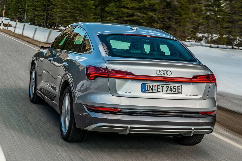Audi-e-tron-55-quattro-model-6