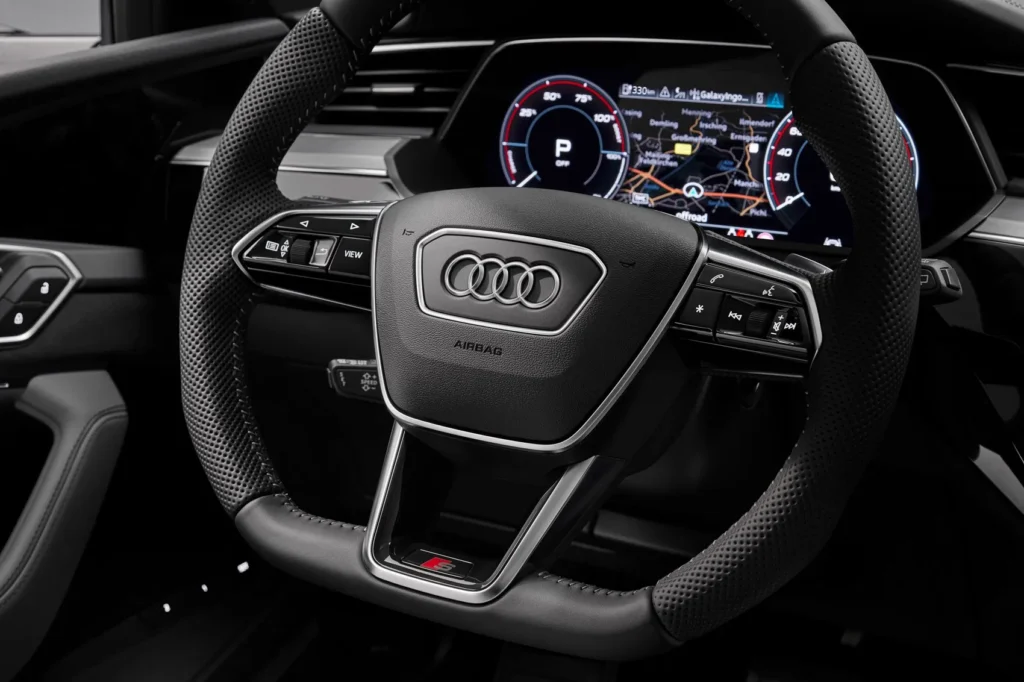 Audi-e-tron-55-quattro-model-7