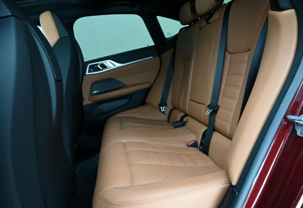 BMW-i4-eDrive40-model-11