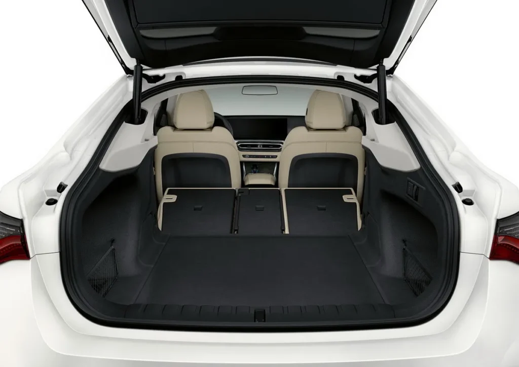 BMW-i4-eDrive40-model-12