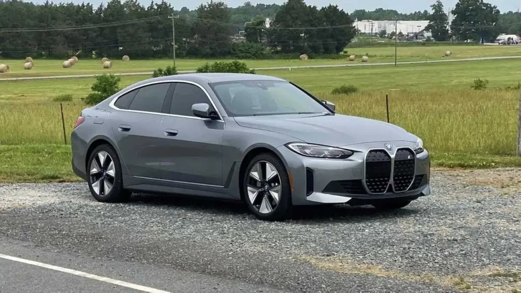 BMW-i4-eDrive40-model-2