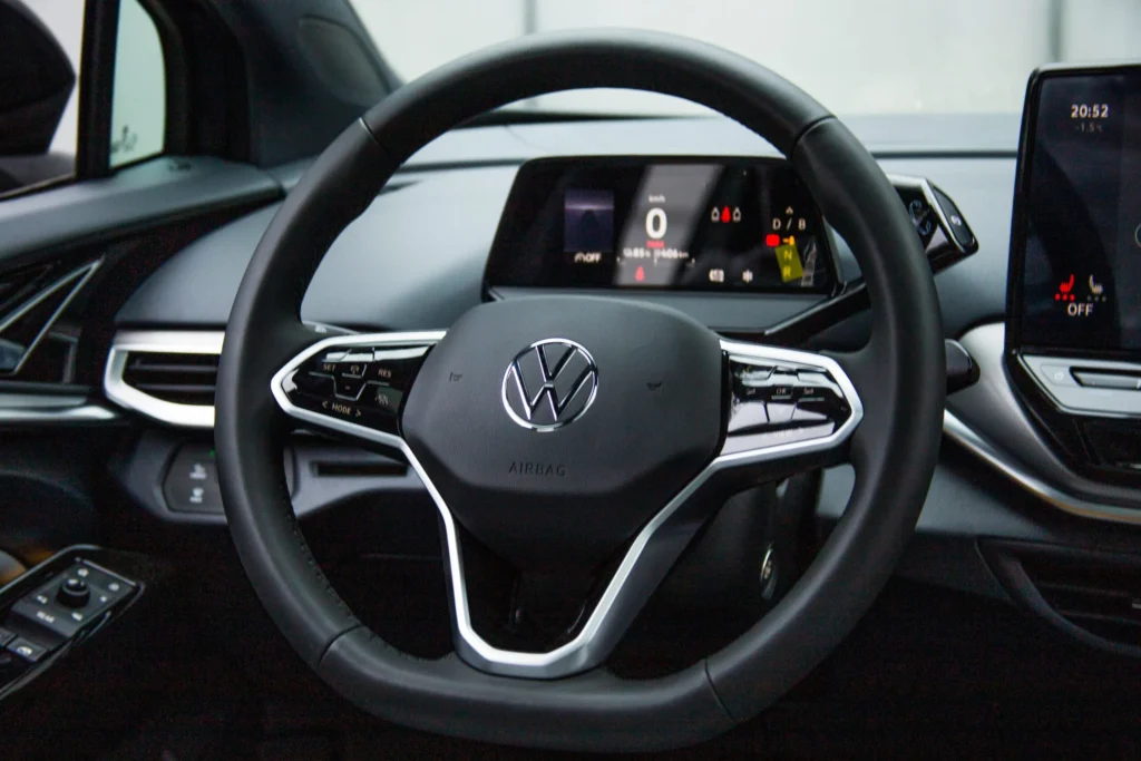Volkswagen-ID.4-Pro-model-8