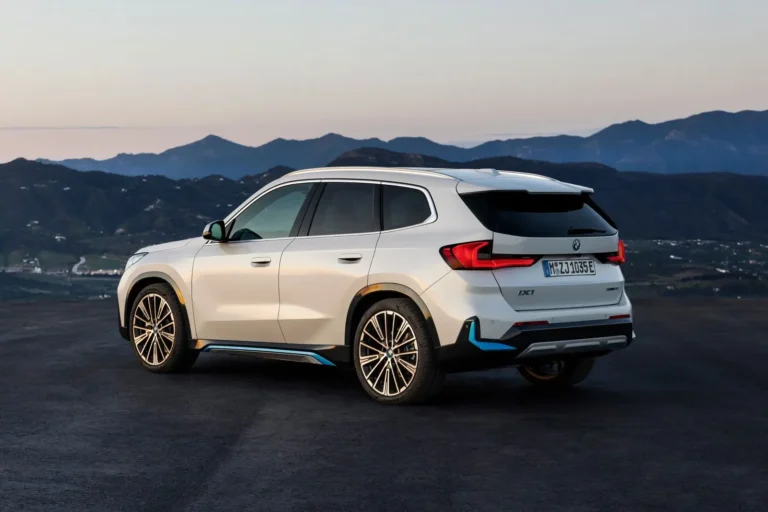 BMW iX1 xDrive30