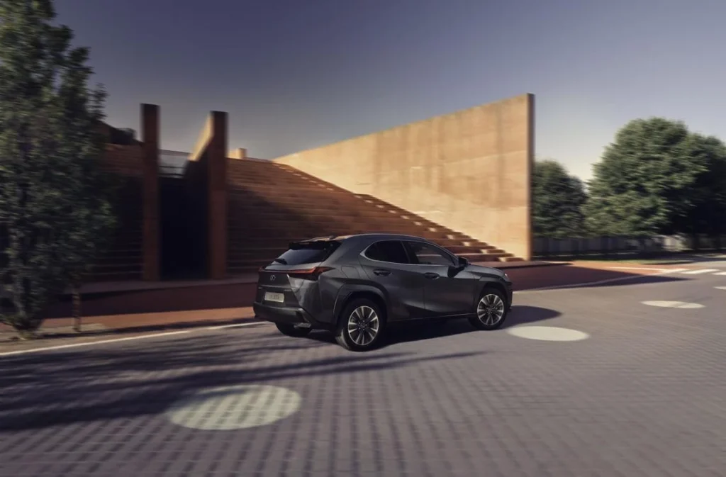 Lexus-UX-300e_5