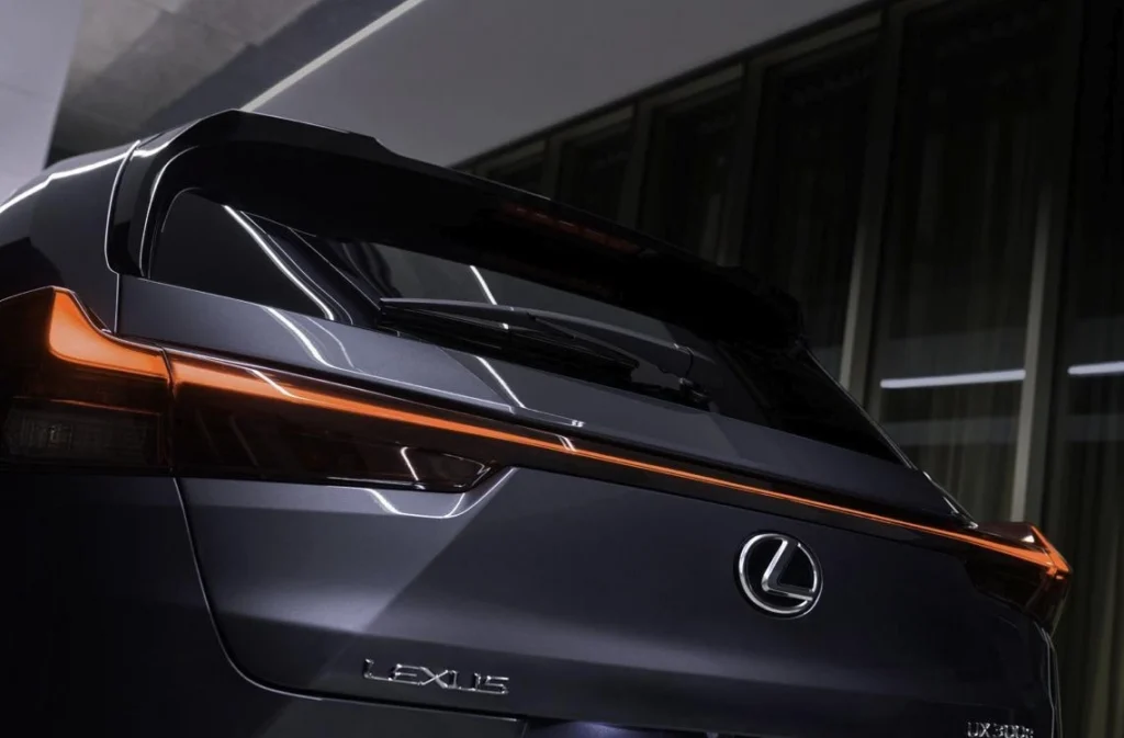 Lexus-UX-300e_6