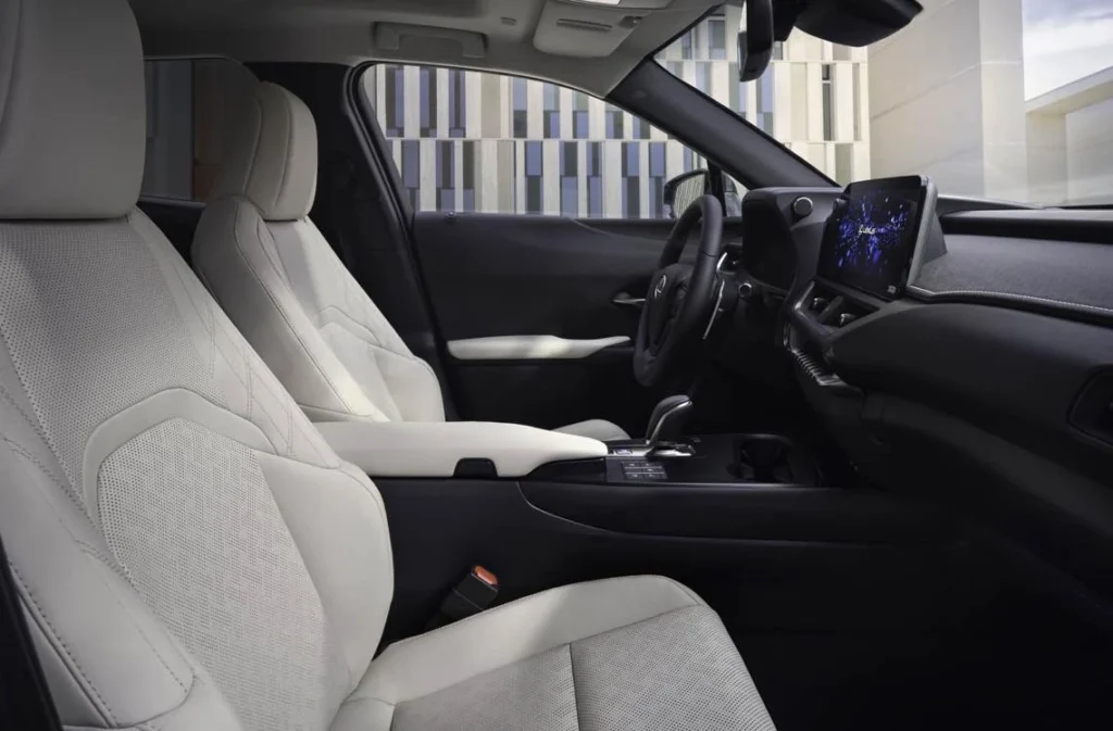 Lexus-UX-300e_7