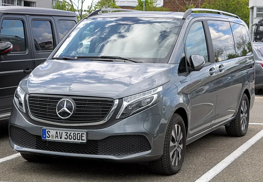 Mercedes-EQV-300-Long-model-5