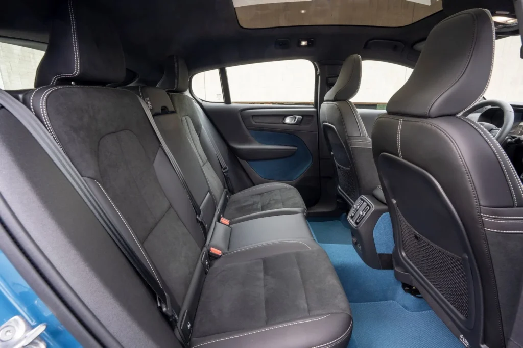 Volvo-C40-Recharge-AWD_11