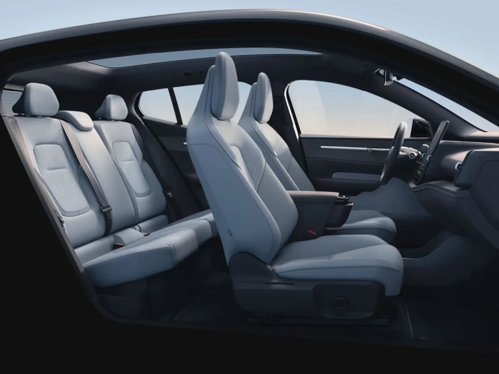 Volvo-EX30-Twin-Motor-Performance_10