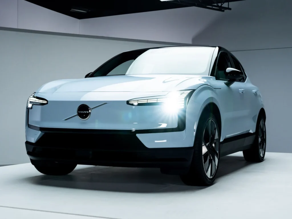 Volvo-EX30-Twin-Motor-Performance_5