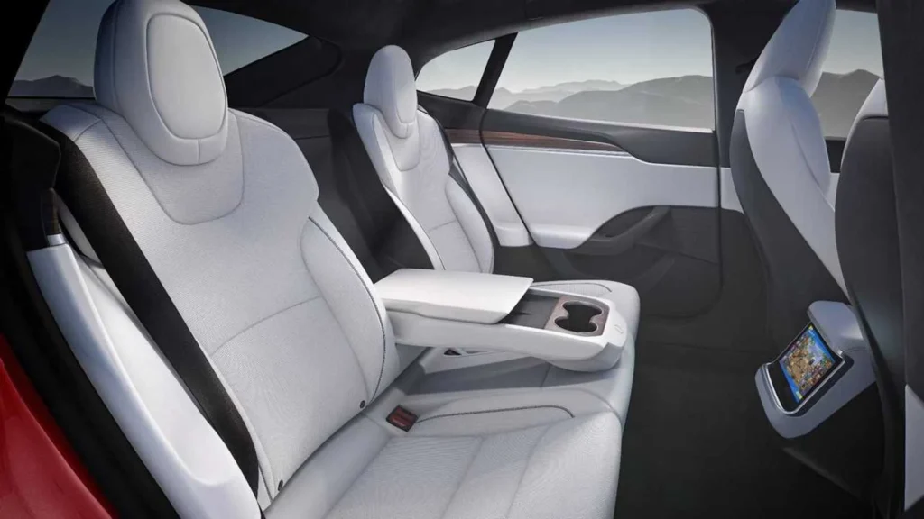 2021-tesla-model-s_11
