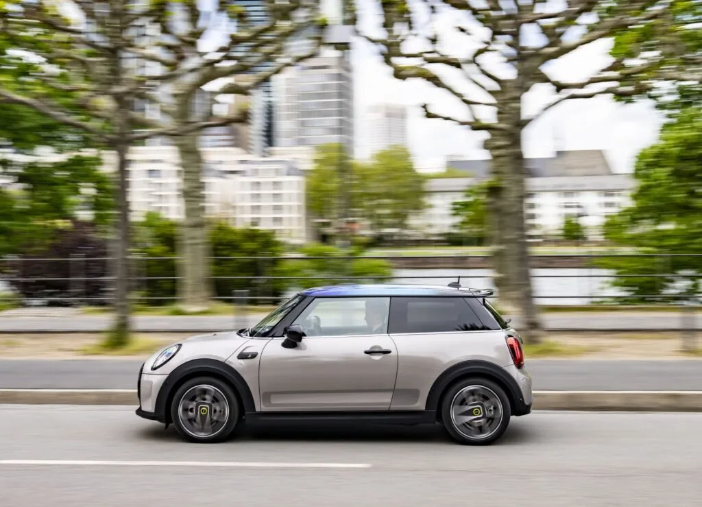 Mini Cooper SE 135 kW_3