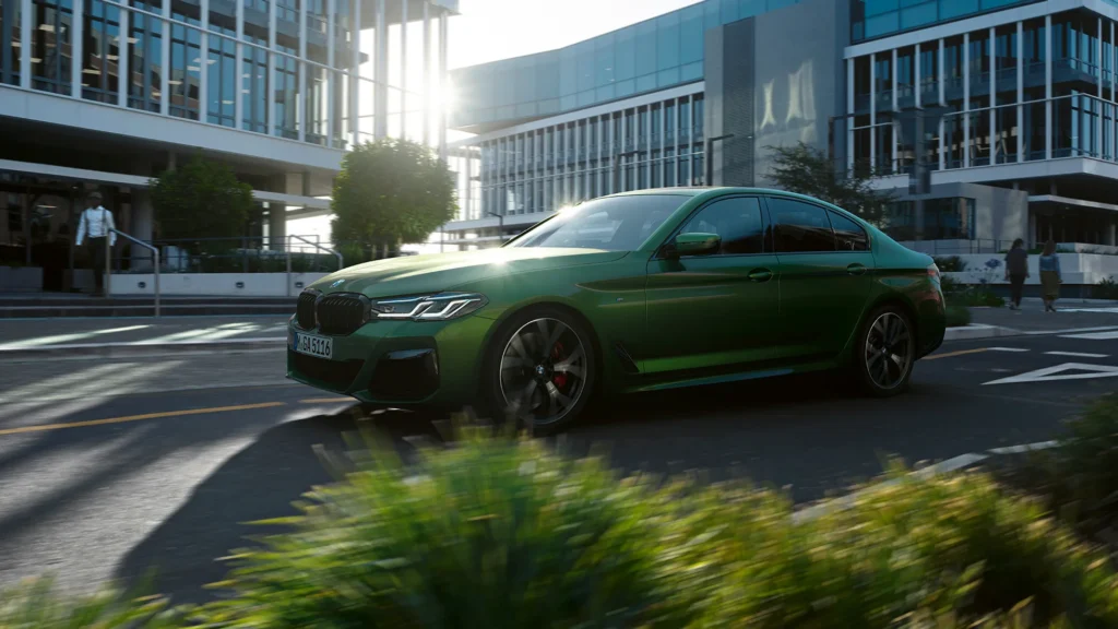 BMW направляє M5 на шлях електрифікації