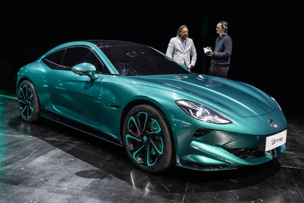 MG представив нове електричне спортивне купе Cyber GTS. Представлений на щорічному фестивалі швидкості в Гудвуді у Великобританії
