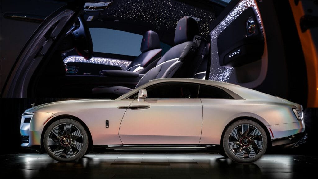 Rolls-Royce Spectre Lunaflair: космічне сяйво на колесах
